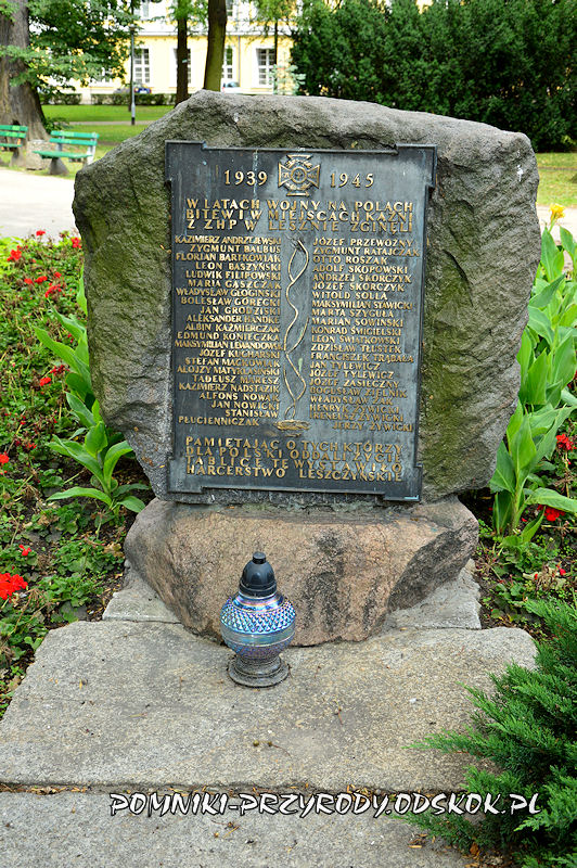 Park Miejski w Lesznie - pomnik poświęcony harcerzom