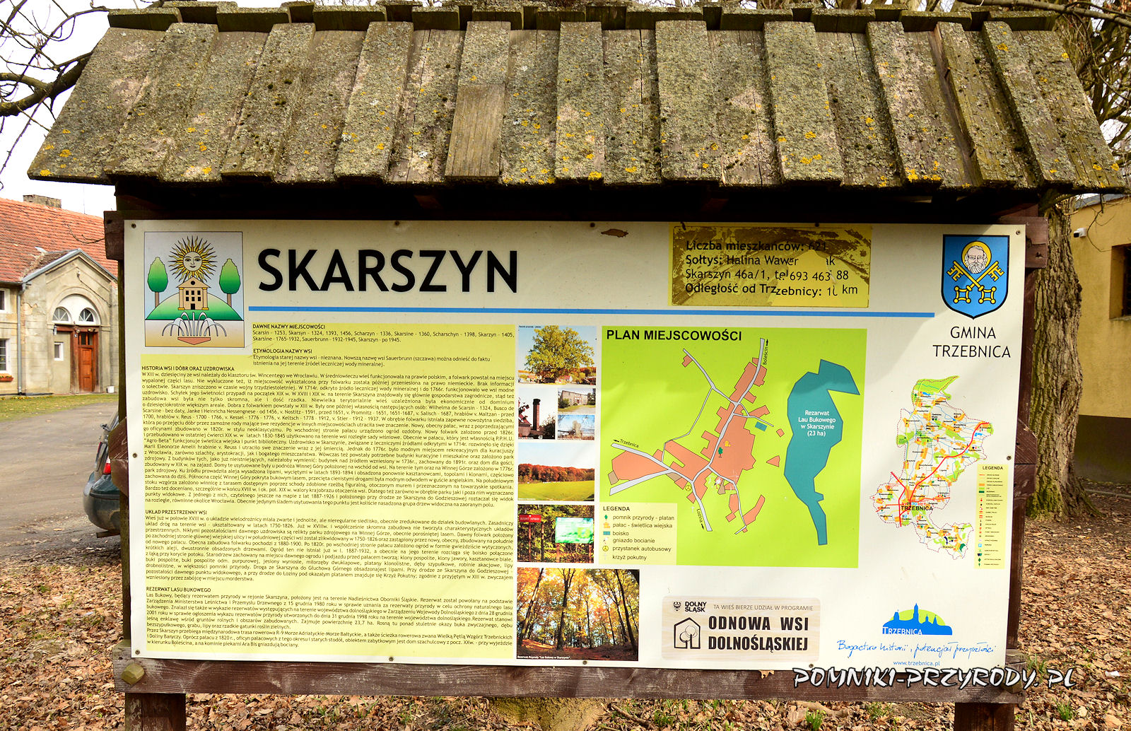 tablica opisująca wieś Skarszyn