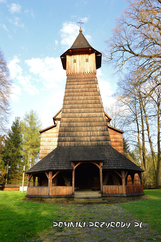 wieża - dzwonnica kościoła pw. św. Doroty w Trzcinicy